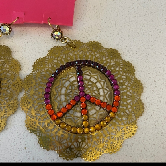 Betsy johnson peace earrings - Picture 2 of 5